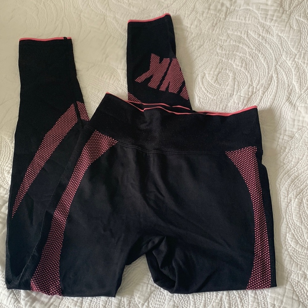 Pink active black and pink leggings. Size Medium. NWT